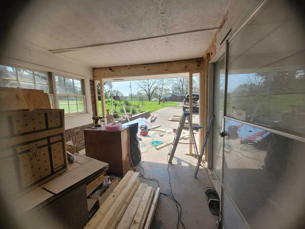 Air movers and dehumidifier for Water Mitigation Services in Smithville